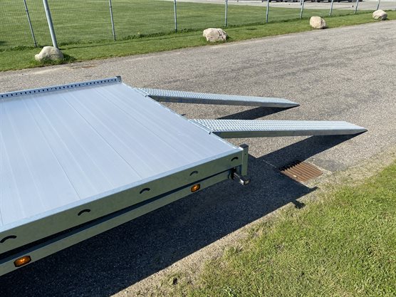 Carax 3 3500-540 autotrailer med indbyggede ramper